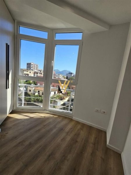 Tirane, shitet apartament 2+1+Ballkon Kati 4, 79 m² 195.000 € (PAZARI I RI)