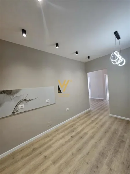 Tirane, shitet apartament 2+1+Ballkon Kati 4, 79 m² 195.000 € (PAZARI I RI)