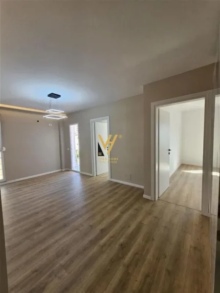 Tirane, shitet apartament 2+1+Ballkon Kati 4, 79 m² 195.000 € (PAZARI I RI)
