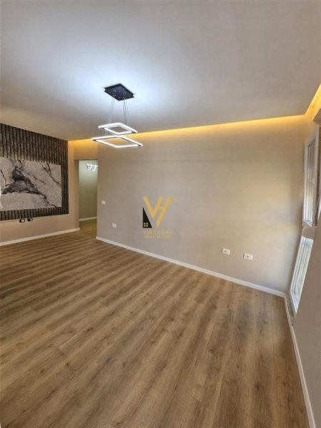 Tirane, shitet apartament 2+1+Ballkon Kati 4, 79 m² 195.000 € (PAZARI I RI)
