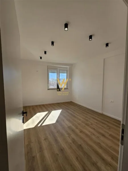 Tirane, shitet apartament 2+1+Ballkon Kati 4, 79 m² 195.000 € (PAZARI I RI)