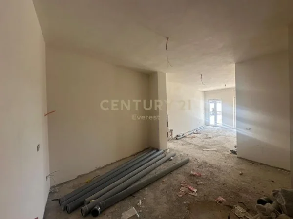 Tirane, shitet apartament 1+1 Kati 1, 91 m² 145.850 € (Porta Tirana e Re, Residence, ne zonen e Saukut te Vjeter)