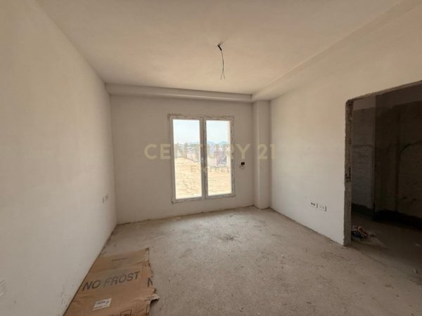 Tirane, shes apartament 2+1 Kati 8, 397 m² 258.000 € (ali dem)