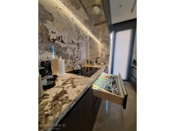 Tirane, shitet apartament 3+1 Kati 3, 140 m² 640.000 € 