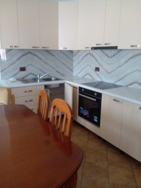 Tirane, jepet me qera apartament 2+1 Kati 3, 400 € 