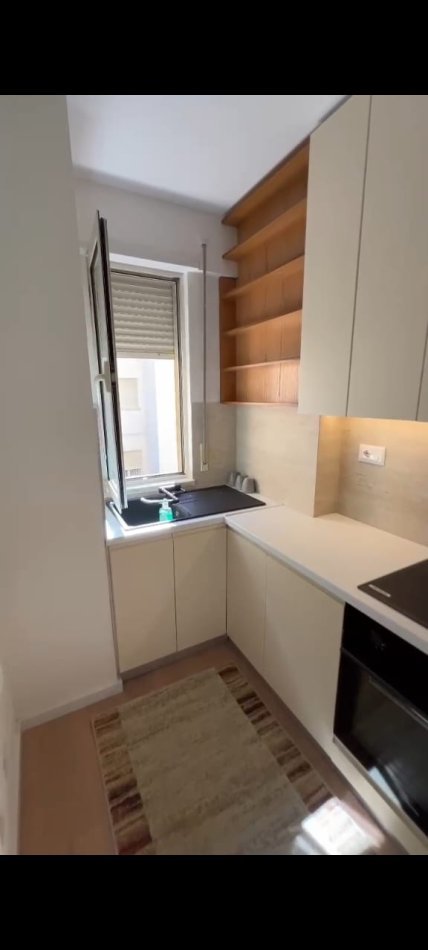 Tirane, jepet me qera apartament 3+1 Kati 3, 1.100 € 