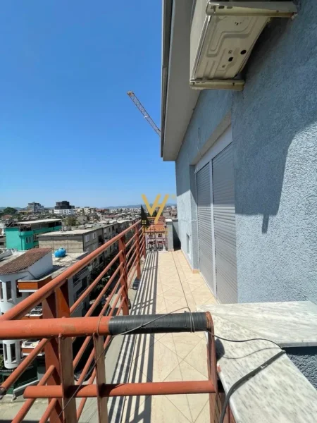 Tirane, jepet me qera apartament 2+1+Ballkon Kati 5, 90 m² 650 € (SHKOLLA E BASHKUAR)