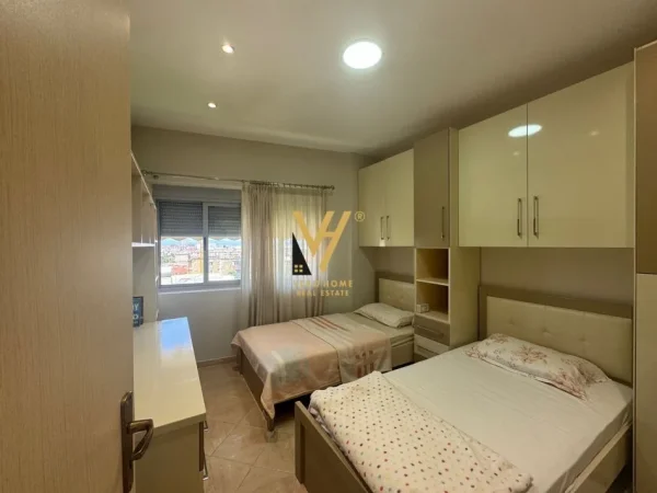Tirane, jepet me qera apartament 2+1+Ballkon Kati 5, 90 m² 650 € (SHKOLLA E BASHKUAR)