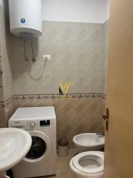 Tirane, jepet me qera apartament 2+1+Ballkon Kati 5, 90 m² 650 € (SHKOLLA E BASHKUAR)