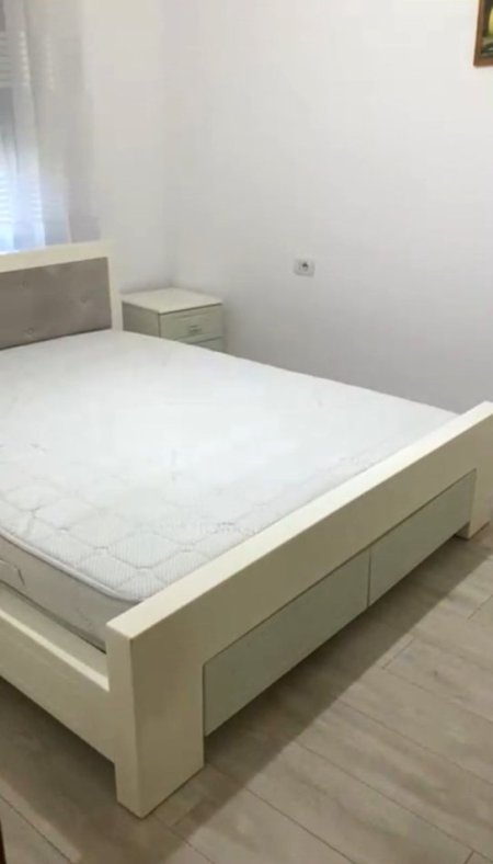 Tirane, jepet me qera Vile 3+1 Kati 2, 90 m² 550 € (Rruga Skender Shtylla)