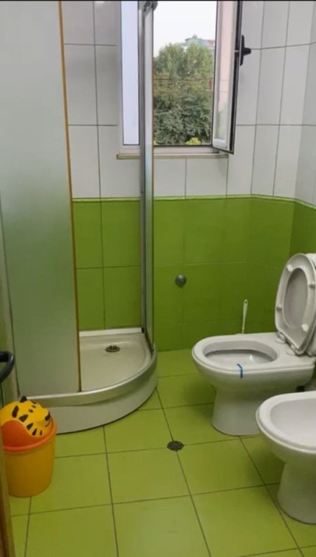 Tirane, jepet me qera Vile 3+1 Kati 2, 90 m² 550 € (Rruga Skender Shtylla)