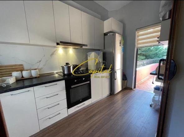 Tirane, shitet Vile 3 Katshe Kati 4, 700 m² 1.500.000 € (APITALI AMERIKAN 2)