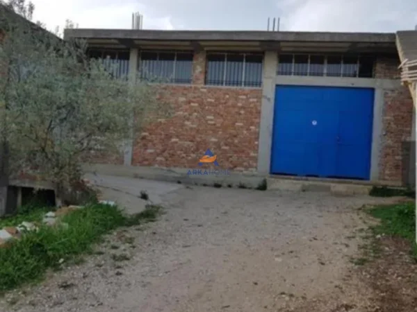 Tirane, jepet me qera magazine Kati 0, 600 m² 1.200 € (NE TUFINË)