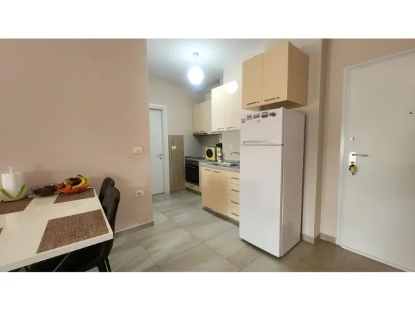 Tirane, shes apartament 1+1 Kati 5, 59 m² 88.500 € (ali demi)