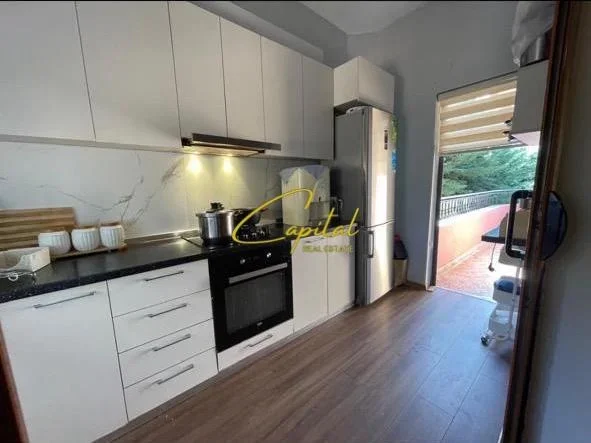 Tirane, jepet me qera Vile 3 Katshe Kati 4, 700 m² 5.000 € (RRUGA SELAUDIN ZORBA)