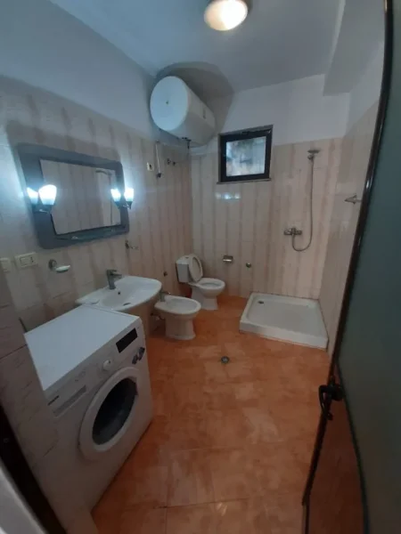 Tirane, jepet me qera apartament 1+1 Kati 1, 70 m² 350 € (5 Maj)