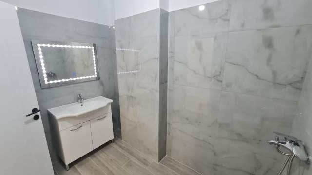 Tirane, shitet apartament 2+1+BLK Kati 3, 111 m² 135.000 Euro (prane shkolle Qazim Turdiu)