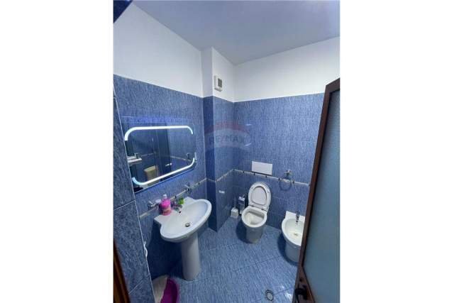 Tirane, jepet me qera apartament 70 m² 550 Euro (zogu i zi)