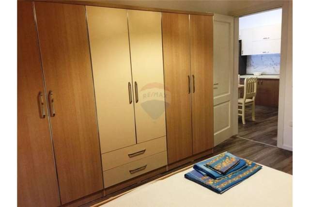 Tirane, jepet me qera apartament 1+1 70 m² 550 Euro (kompleksi deliorgji)