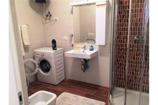 Tirane, jepet me qera apartament 1+1 70 m² 550 Euro (kompleksi deliorgji)