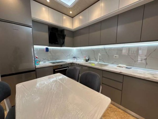 Tirane, jepet me qera apartament 2+1+BLK 120 m² 800 Euro (Don Bosko)