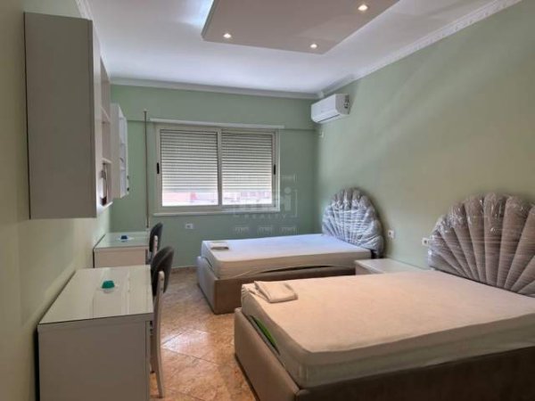 Tirane, jepet me qera apartament 2+1+BLK 120 m² 800 Euro (Don Bosko)