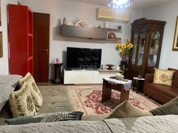 Tirane, jepet me qera apartament 2+1+BLK 100 m² 500 Euro (Blloku)