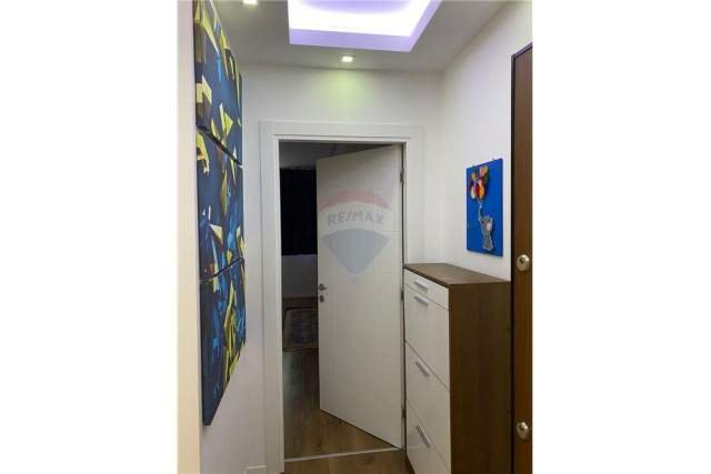 Tirane, jepet me qera apartament 60 m² 450 Euro (komuna e parisit)