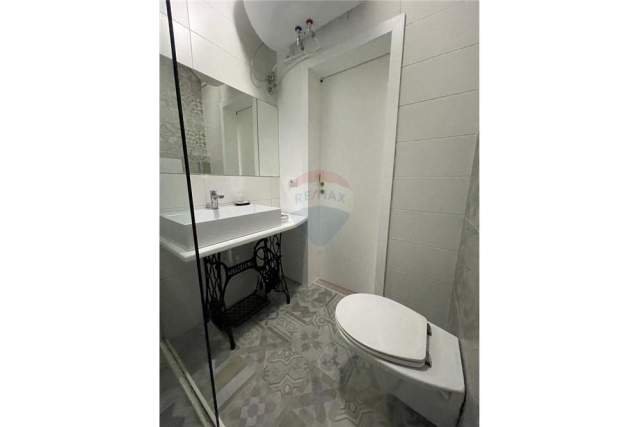 Tirane, jepet me qera apartament 62 m² 550 Euro (pazari i ri)