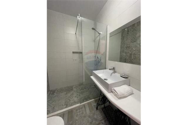 Tirane, jepet me qera apartament 62 m² 550 Euro (pazari i ri)
