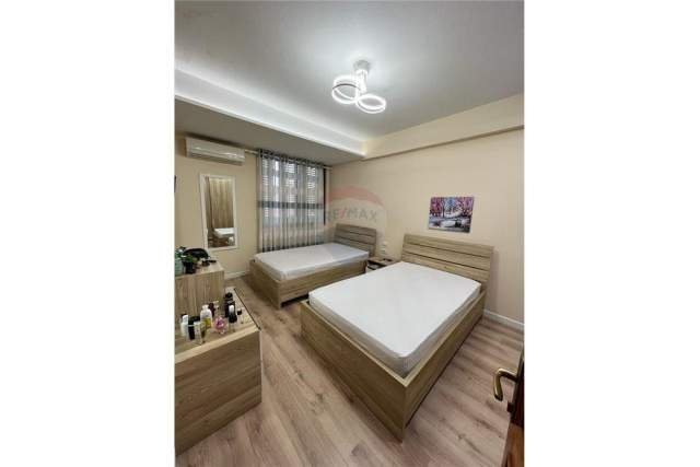 Tirane, jepet me qera apartament 2+1+BLK 114 m² 550 Euro (brryli)