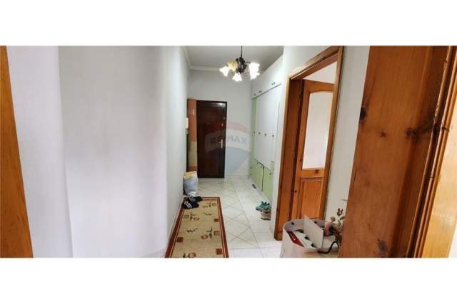 Tirane, jepet me qera apartament 2+1+BLK 114 m² 550 Euro (brryli)