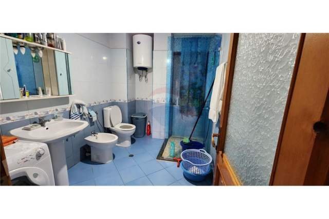 Tirane, jepet me qera apartament 2+1+BLK 114 m² 550 Euro (brryli)