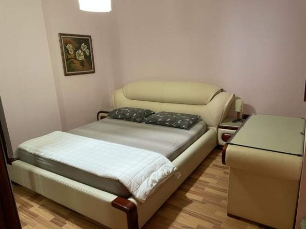 Tirane, jepet me qera apartament 1+1+BLK Kati 4, 65 m² 450 Euro (RRUGA E ELBASANIT)