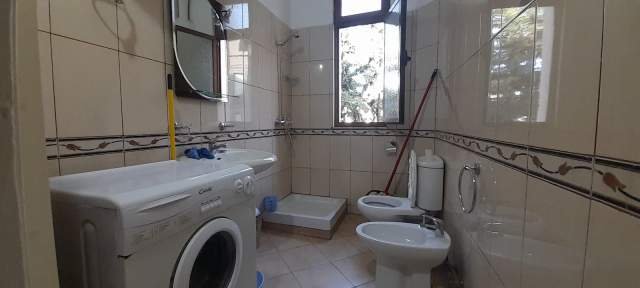 Tirane, jepet me qera apartament 1+1 Kati 3, 60 m² 35.000 Leke (Rruga e Elbasanit)