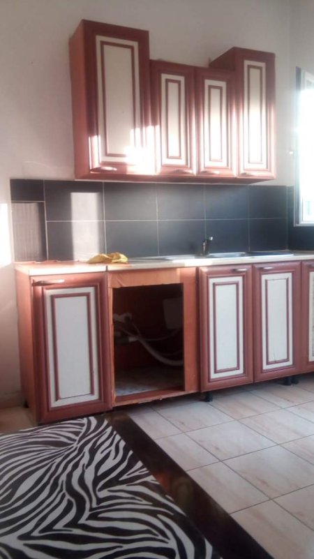 Tirane, jepet me qera apartament 1+1+BLK Kati 3, 65 m² 25.000 Leke (rruga Stefe Curani)