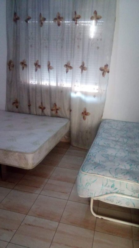 Tirane, jepet me qera apartament 1+1+BLK Kati 3, 65 m² 25.000 Leke (rruga Stefe Curani)