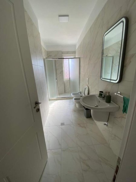 Tirane, jepet me qera apartament 2+1+BLK Kati 3, 106 m² 500 Euro (Sima-Com)