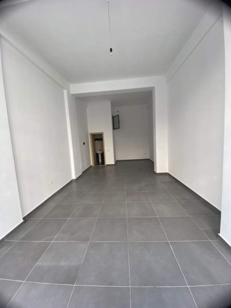 Tirane, jepet me qera ambjent biznesi Kati 0, 43 m² 200 Euro (Astir)