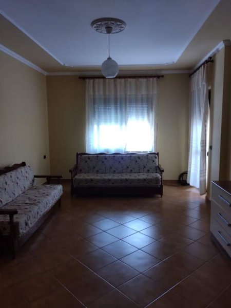 Tirane, jepet me qera apartament 3+1 Kati 2, 130 m² 300 Euro (Ali Demi)