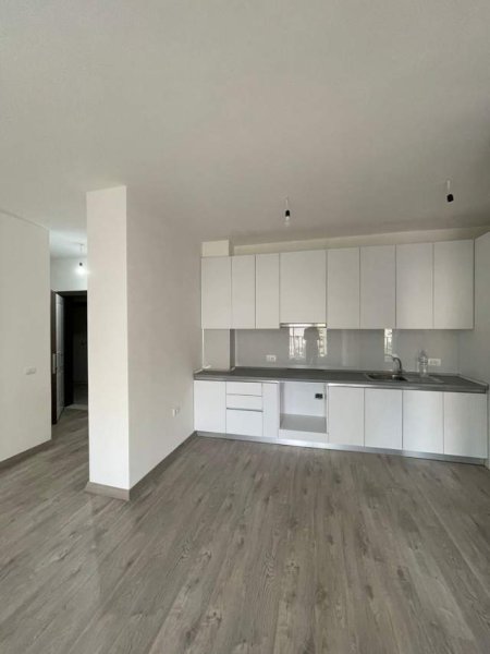 Tirane, jepet me qera apartament 1+1 Kati 5, 67 m² 260 Euro (Unaza e Re)