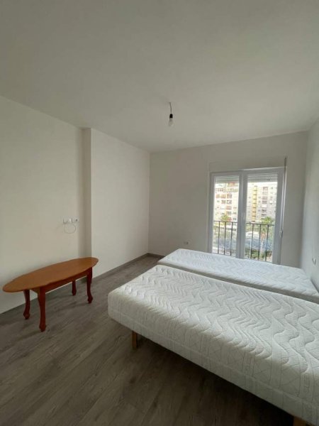 Tirane, jepet me qera apartament 1+1 Kati 5, 67 m² 260 Euro (Unaza e Re)