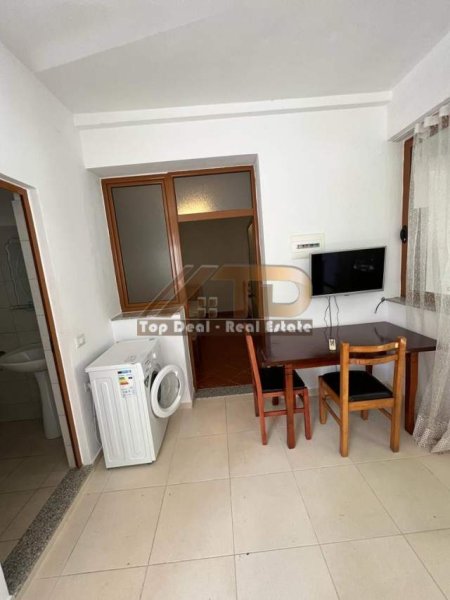 Tirane, jepet me qera shtepi 1+1+BLK 60 m² 250 Euro