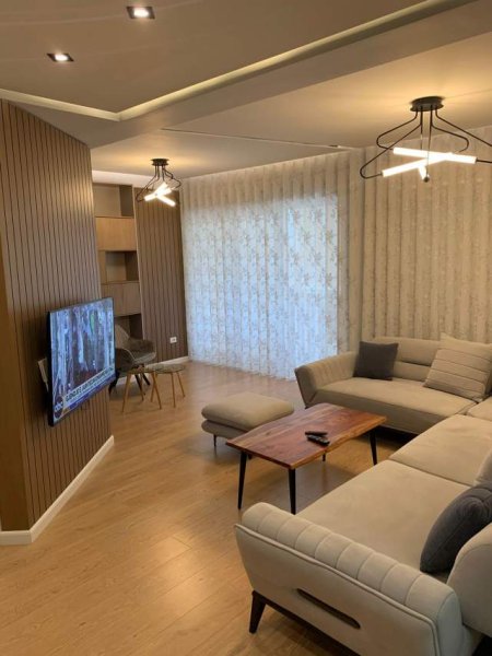 Tirane, jepet me qera apartament 2+1 Kati 0, 150 m² 800 Euro