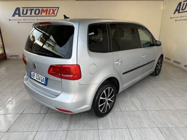 Tirane, shes makine Volkswagen touran Viti 2012, 8.900 Euro