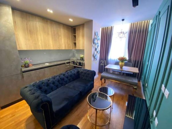 Tirane, jepet me qera apartament 1+1+BLK Kati 6, 60 m² 800 Euro (Bllok)