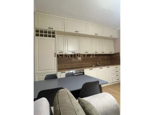 Tirane, jepet me qera apartament 1+1 Kati 5, 55 m² 500 Euro (Rruga "Sami Frasheri", Ish Blloku)
