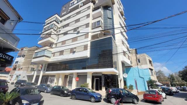 !DHENE! Durres, jepet me qera ambjent biznesi Kati 2, 450 m² 2.000 Euro (Sheshi Pranvera, Prane Postes, Durres)