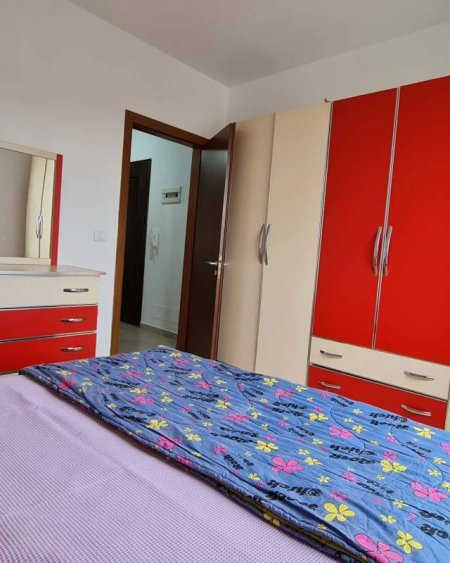 Tirane, jepet me qera apartament 1+1+A Kati 3, 75 m² 330 Euro (Kodra e Diellit)
