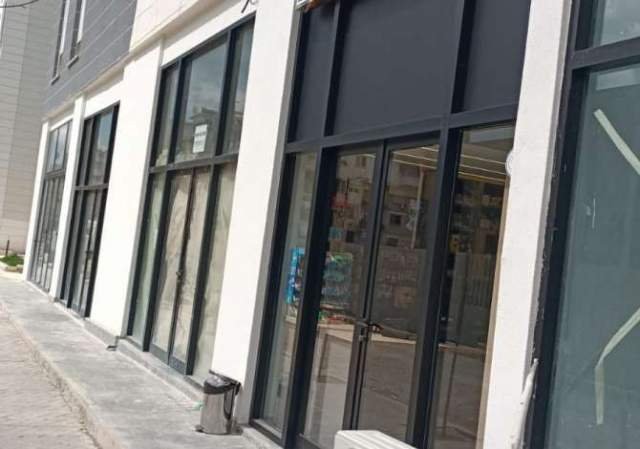 Tirane, jepet me qera dyqan Kati 0, 25 m² 420 Euro